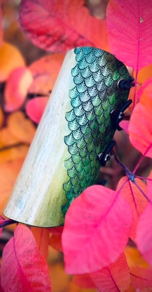Dragon Scale Bracer in green – hand-tooled scale pattern leather archery bracer